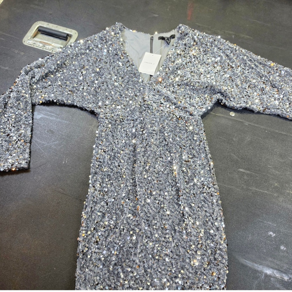 Forever 21 Silver Sequin V-Neck Dolman Sleeve Mini Party Dress Small NWT